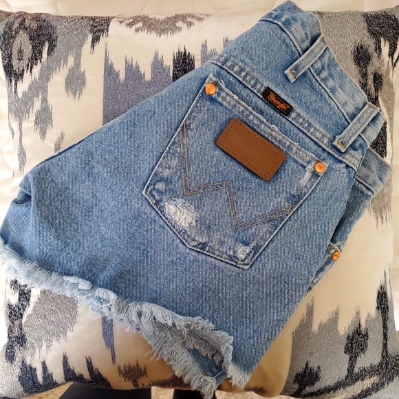 Wrangler Pants - New Women’s light denim Wrangler jean shorts (26). Never worn.